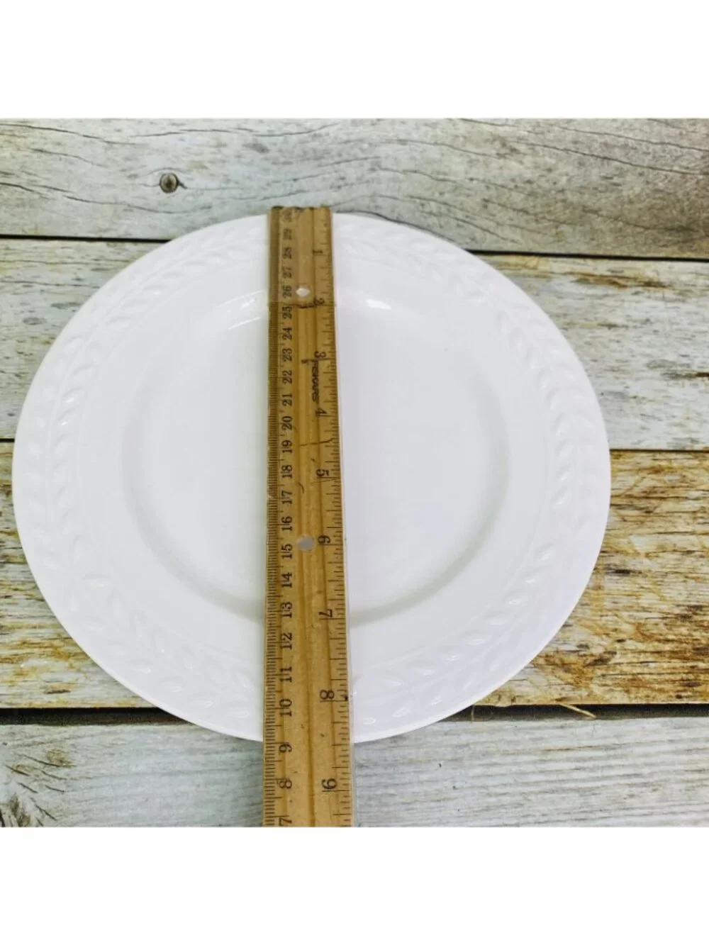 Gibson Everyday NOBILIS White Embossed Laurel Porcelain Salad Lunch Plates Set 2